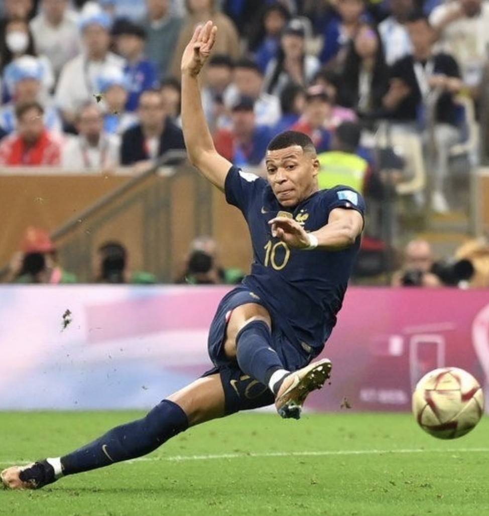 华体会体育-曼联绝杀拜仁，姆巴佩乌龙送礼欧联杯的简单介绍