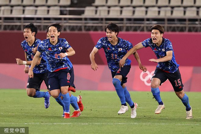 巴西险胜墨西哥，楚阿梅尼惊艳四座